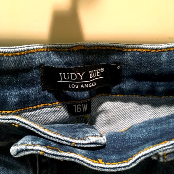 Judy Blue size 16 skinny distressed jeans - Picture 2 of 4